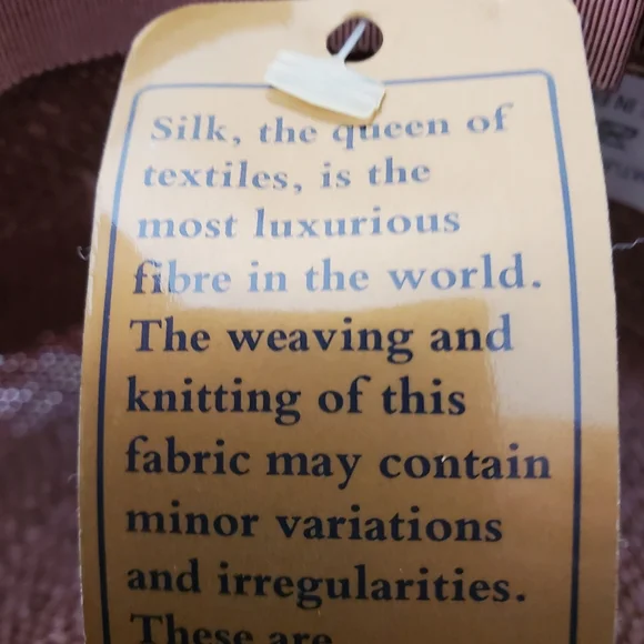 Charming Hat of silk and fine straw NWT - Picture 4 of 5